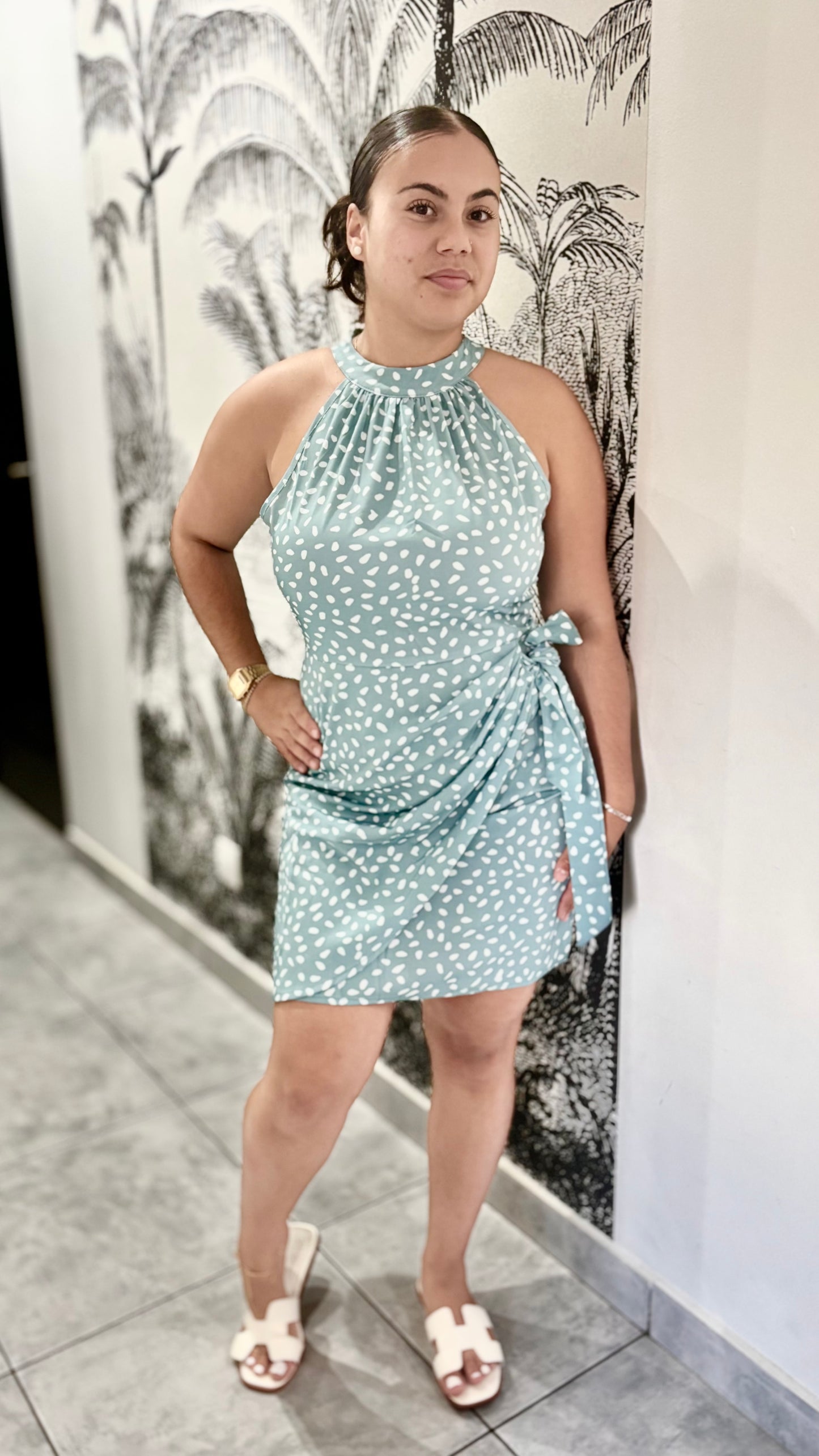 Robe courte Ă  nouer
