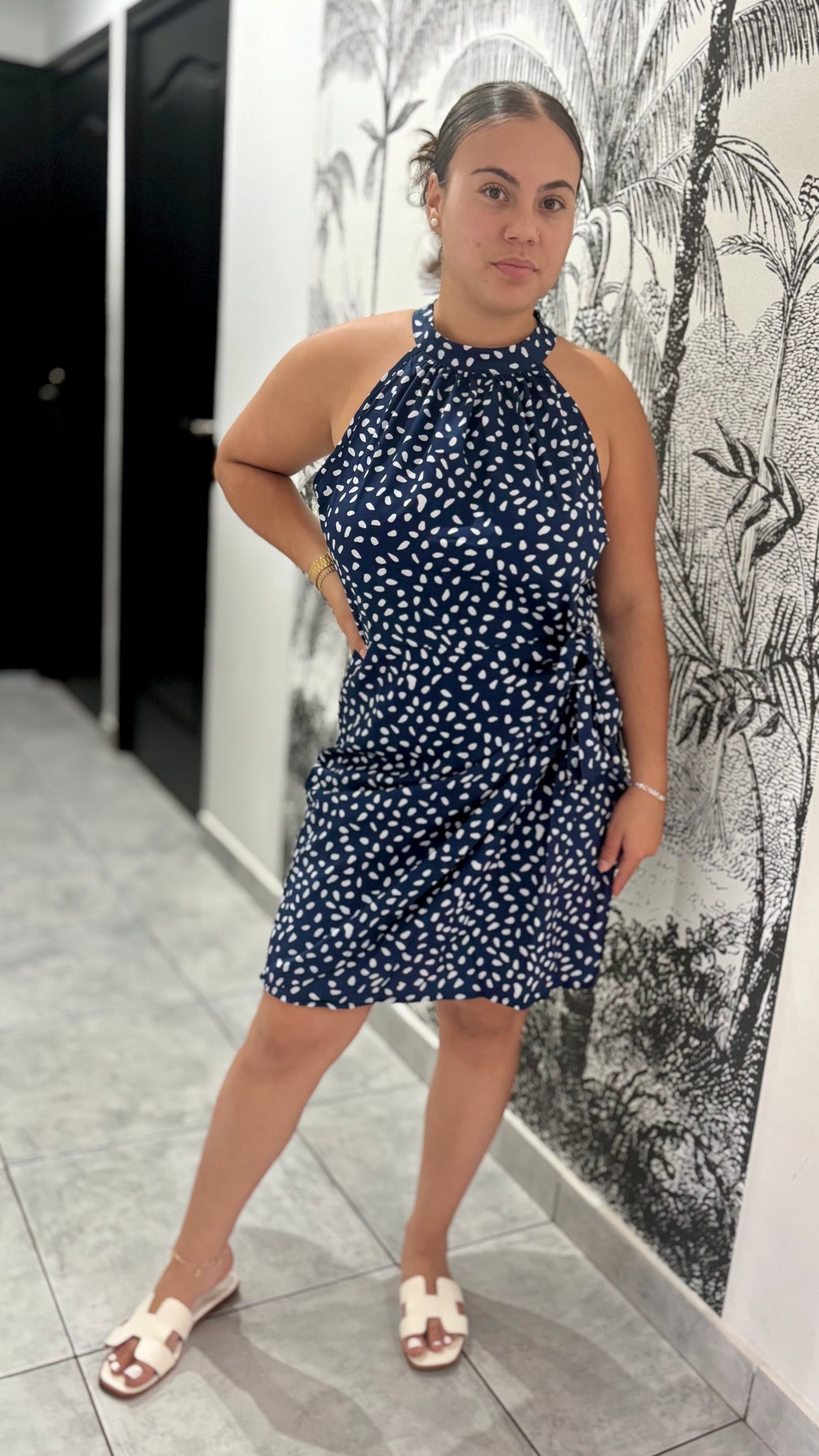 Robe courte Ă  nouer