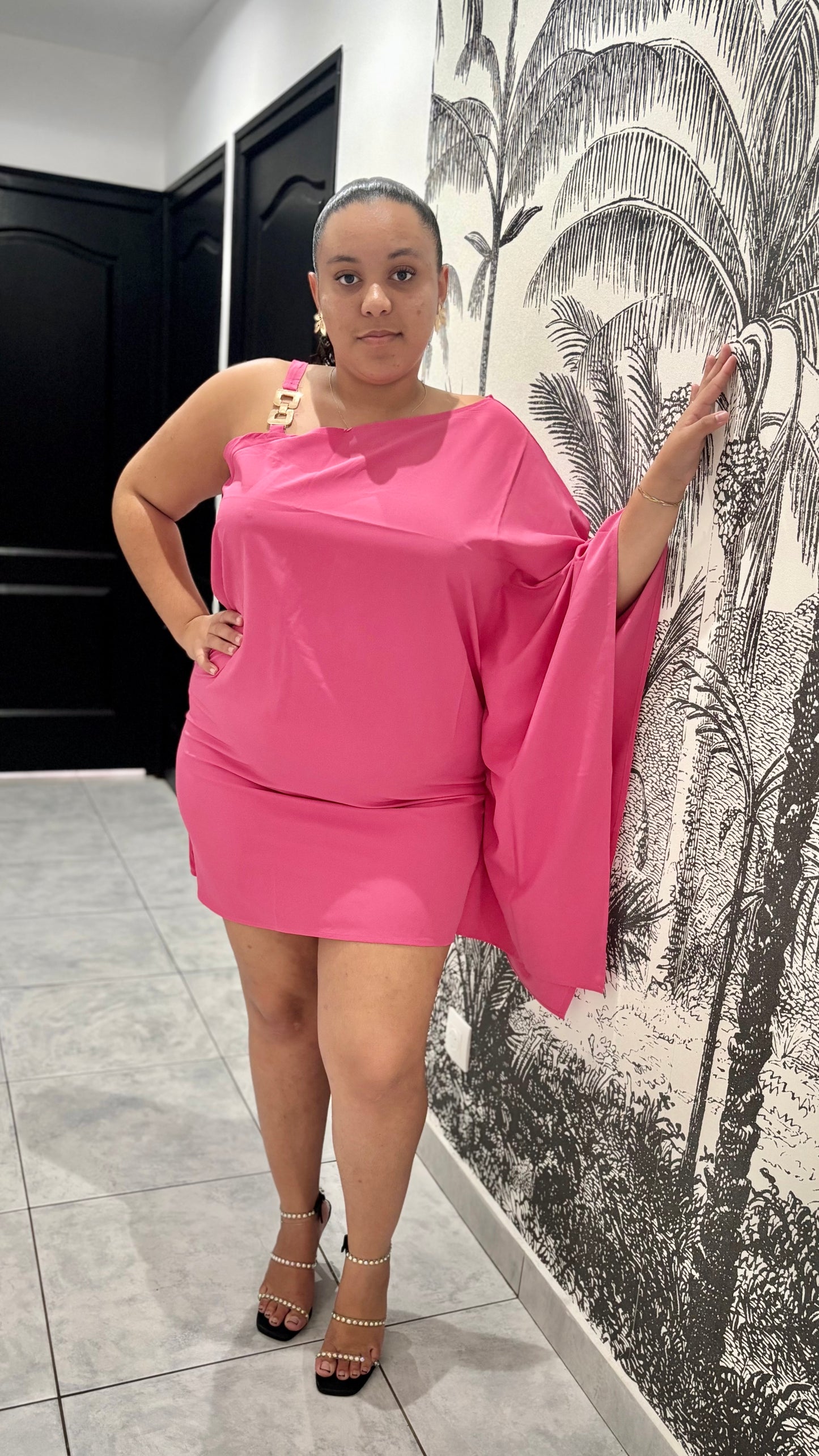 Robe courte manche chauve-souris